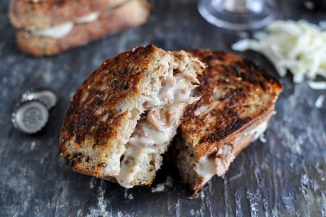 Crockpot Pulled Pork + Beer Cheese Grilled Cheese Sandwiches I howsweeteats.com