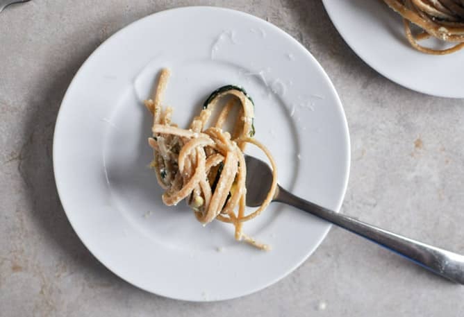 Spinach and Artichoke Linguine I howsweeteats.com