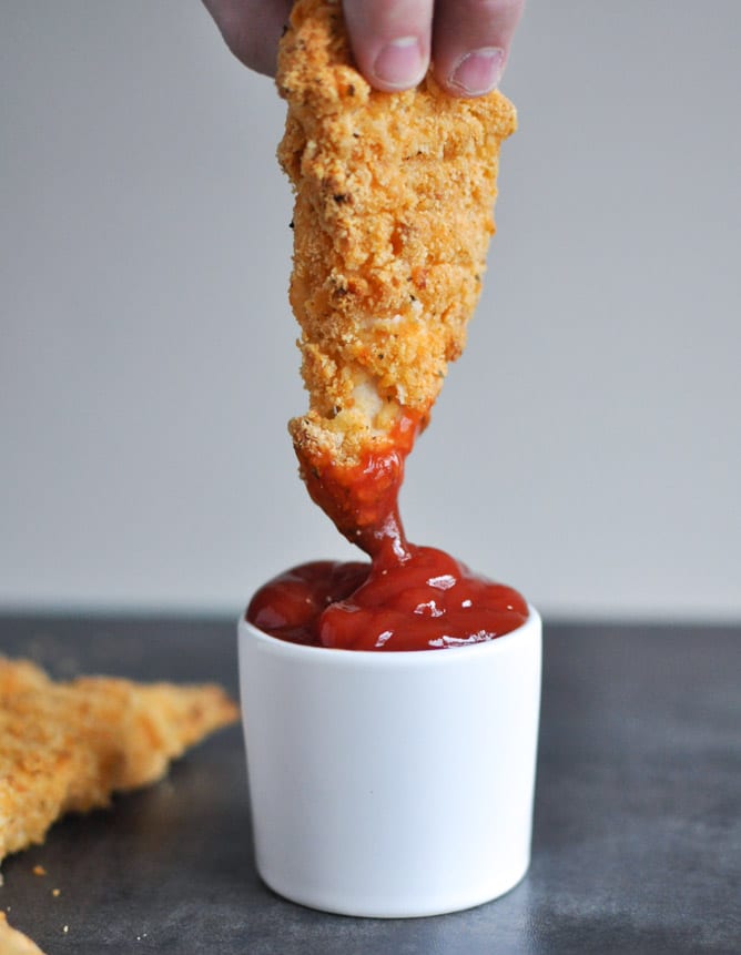 Buttermilk Almond Crusted Chicken Fingers I howsweeteats.com