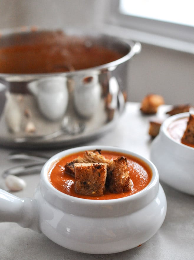 Creamy Tomato Soup with Brown Butter Garlic Croutons I howsweeteats.com