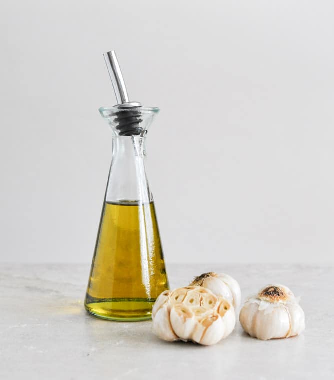 How To Make Roasted Garlic Oil I howsweeteats.com How To Make Roasted Garlic Oil I howsweeteats.com