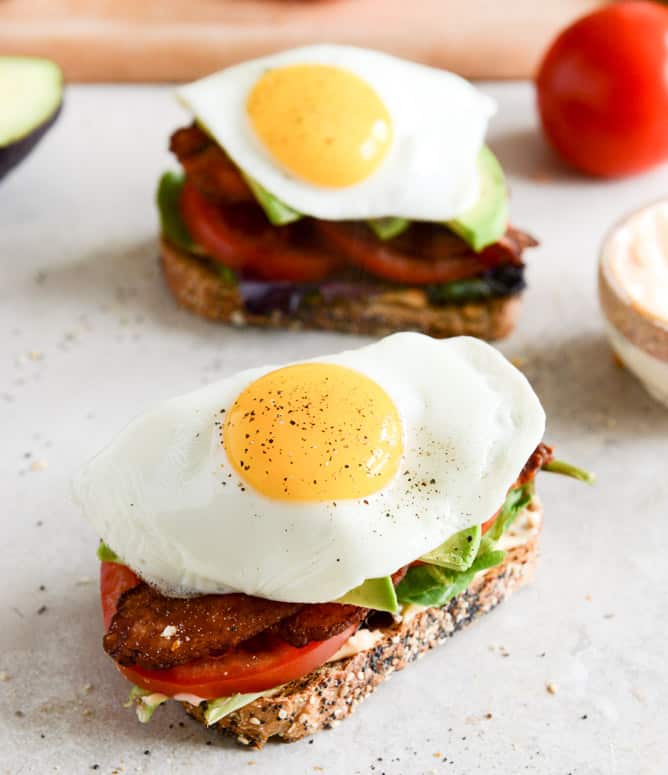 Avocado BLT's with Spicy Mayo and Fried Eggs I howsweeteats.com Avocado BLT's with Spicy Mayo and Fried Eggs I howsweeteats.com