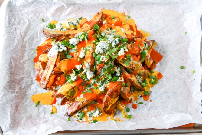 Crispy Buffalo Oven Fries I howsweeteats.com Crispy Buffalo Oven Fries I howsweeteats.com