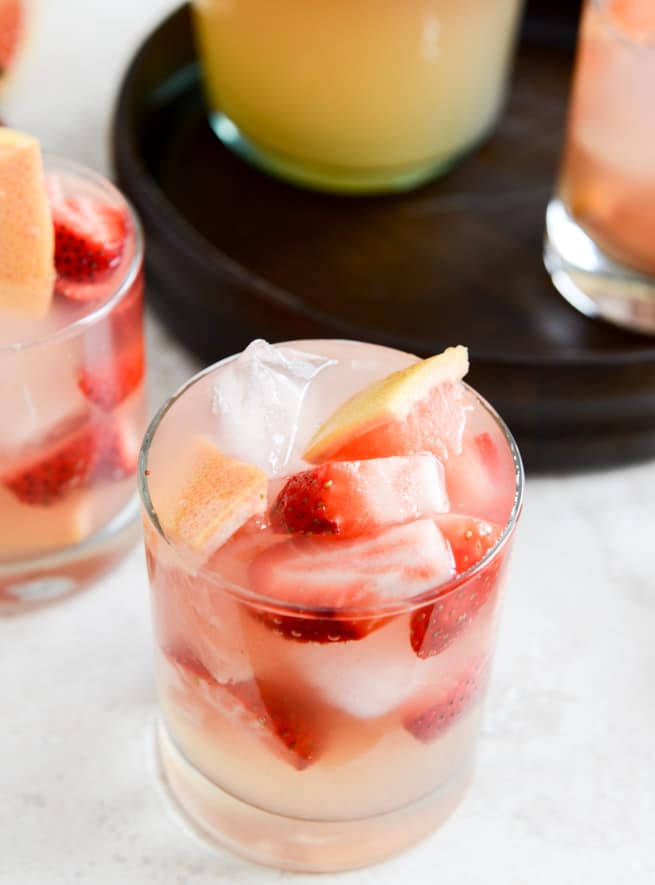 Sparkling Grapefruit Sangria I howsweeteats.com Sparkling Grapefruit Sangria I howsweeteats.com