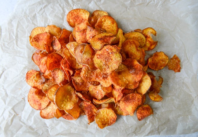 Homemade BBQ Sweet Potato Chips I howsweeteats.com