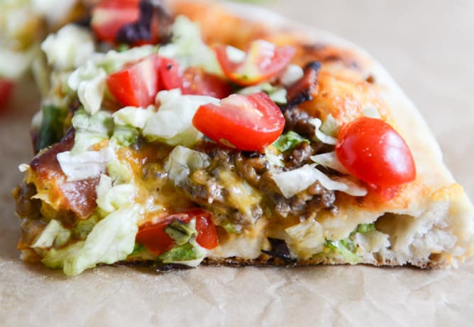 Bacon Cheeseburger Skillet Pizza I howsweeteats.com Bacon Cheeseburger Skillet Pizza I howsweeteats.com