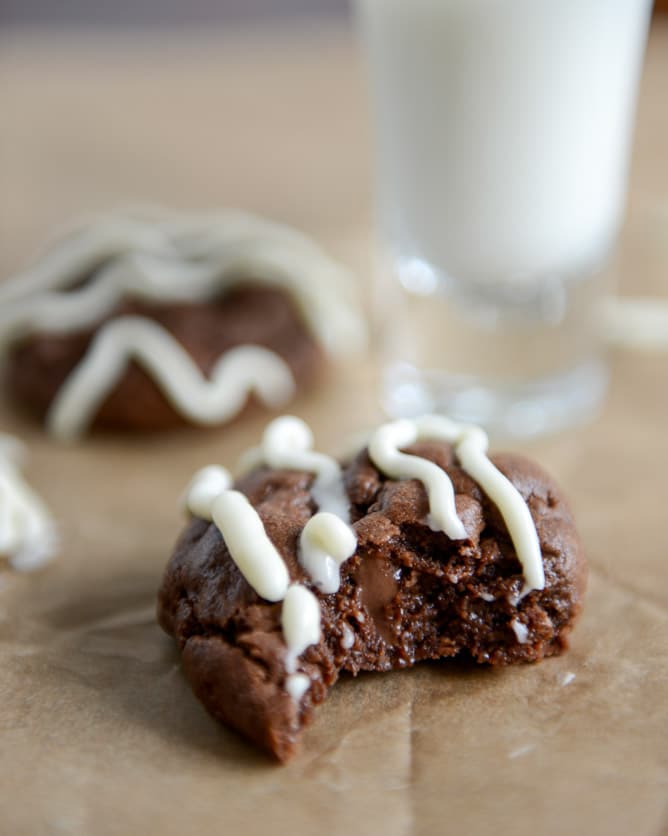 Double Chocolate Cheesecake Cookies I howsweeteats.com