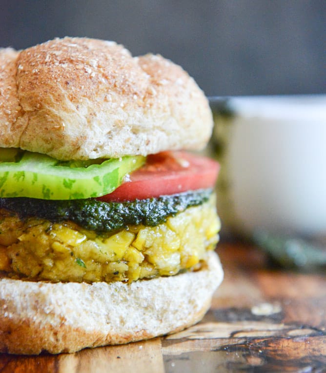 End Of Summer Bean Burgers with Grilled Corn + Pesto I howsweeteats.com