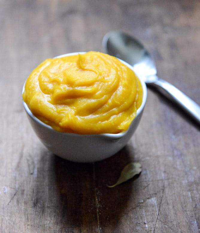 How To Make Homemade Pumpkin Puree I howsweeteats.com How To Make Homemade Pumpkin Puree I howsweeteats.com