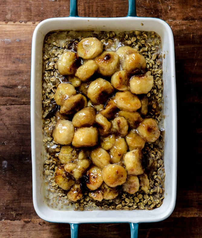 Eggnog Baked Oatmeal with Caramelized Bananas and Vanilla Bean Brown Butter I howsweeteats.com Eggnog Baked Oatmeal with Caramelized Bananas and Vanilla Bean Brown Butter I howsweeteats.com