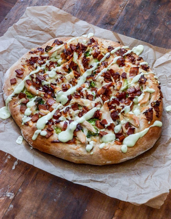 thanksgiving leftovers: turkey, bacon and avocado ranch pizza I howsweeteats.com thanksgiving leftovers: turkey, bacon and avocado ranch pizza I howsweeteats.com