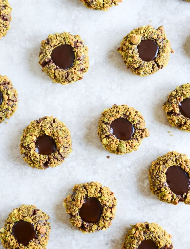 Chocolate Fudge Pistachio Thumbprints I howsweeteats.com Chocolate Fudge Pistachio Thumbprints I howsweeteats.com