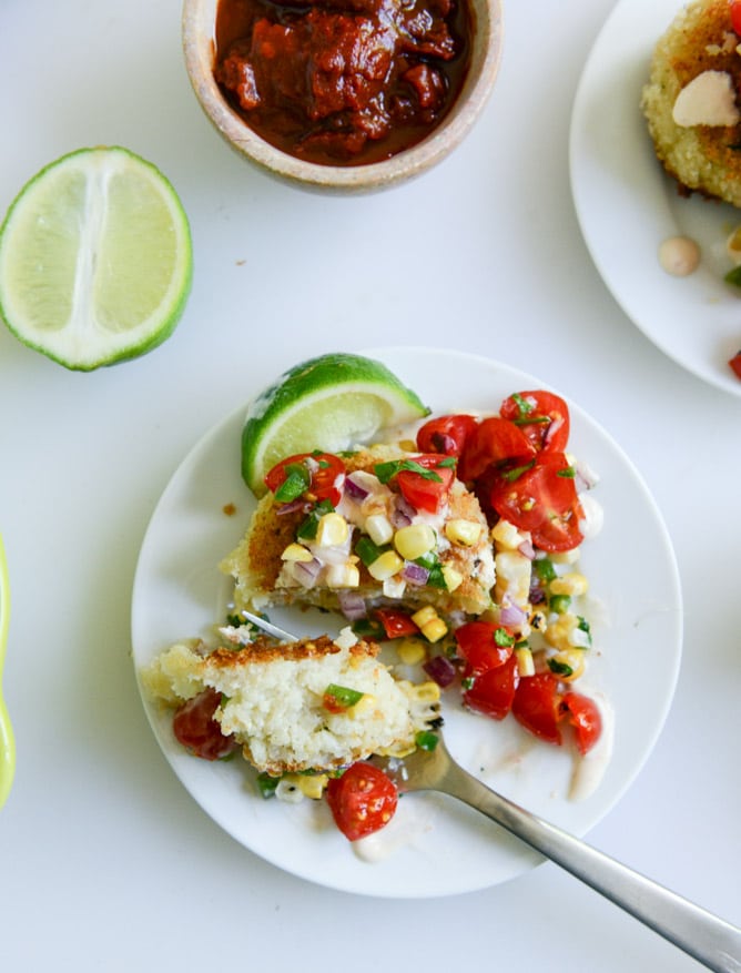 Mini Roasted Poblano Risotto Cakes with Grilled Corn Salsa I howsweeteats.com