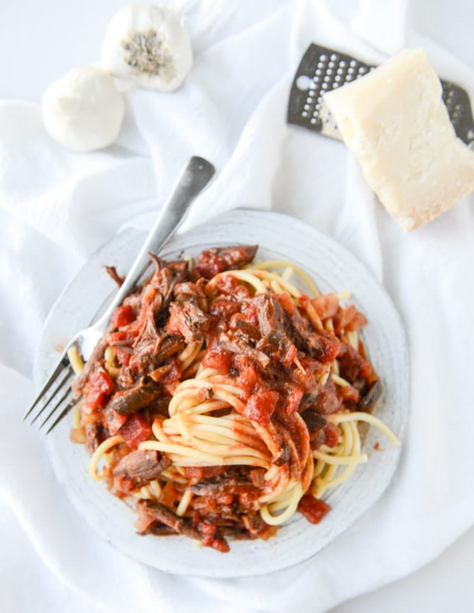Slow Cooker Short Rib Sauce with Bucatini I howsweeteats.com