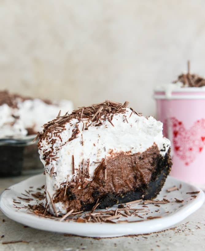 chocolate cream pie with vanilla whipped cream I howsweeteats.com