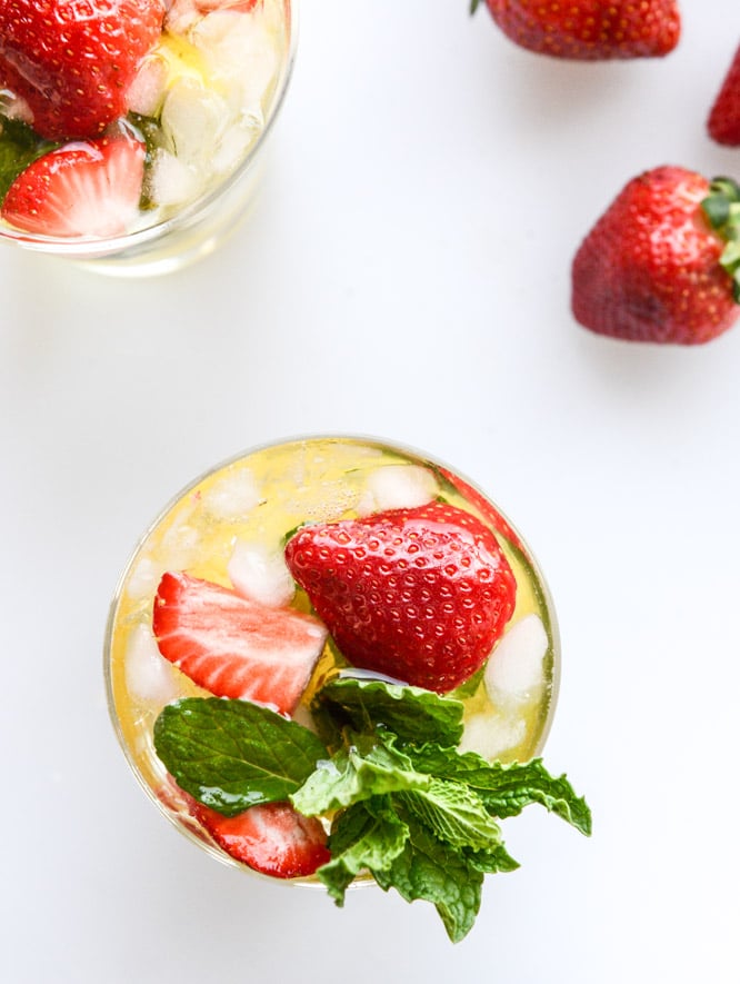 pineapple sangria I howsweeteats.com
