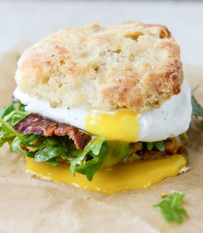 havarti breakfast biscuits with jalapeno, bacon and arugula I howsweeteats.com