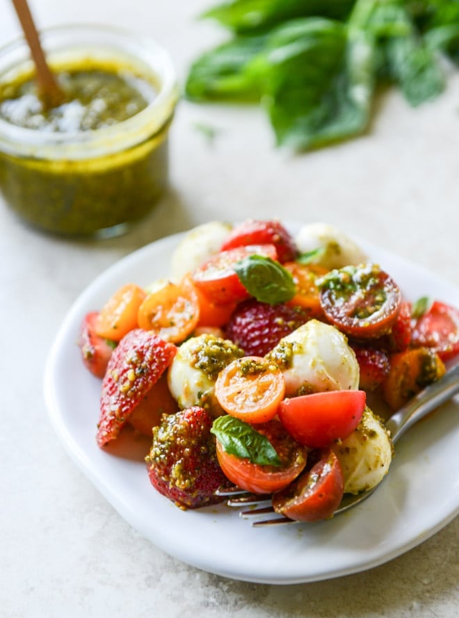 strawberry caprese with pistachio pesto I howsweeteats.com