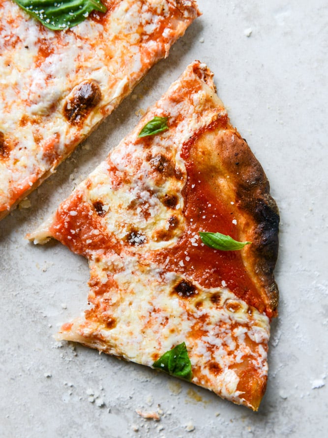 thin crust pizza I howsweeteats.com