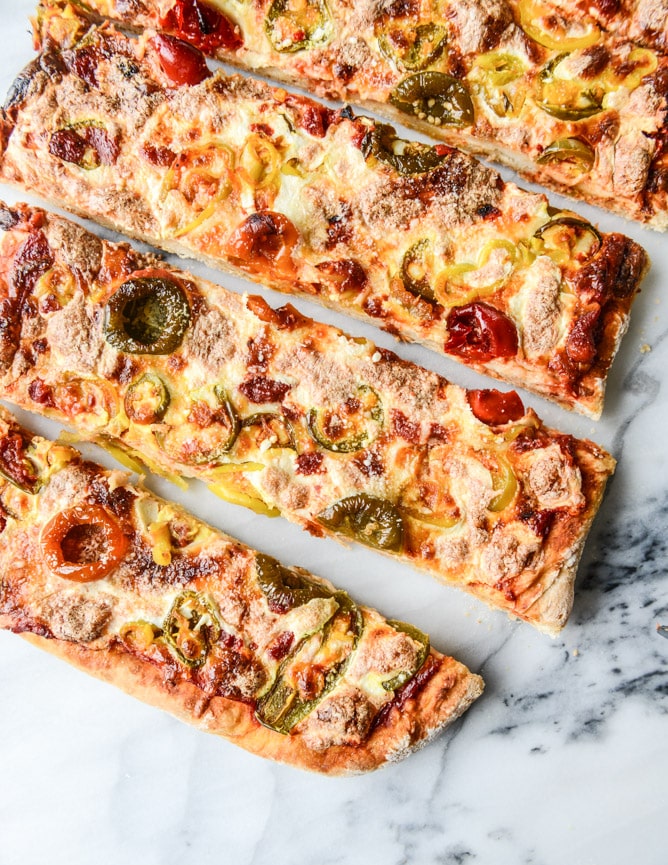 hot and sweet triple pepper pizza I howsweeteats.com