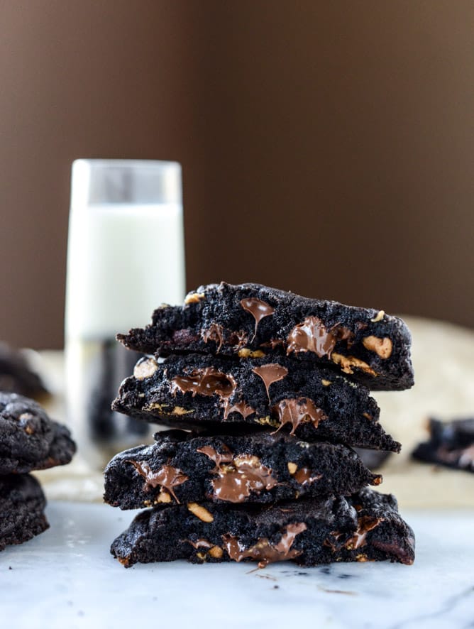 double dark chocolate peanut butter cup cookies I howsweeteats.com