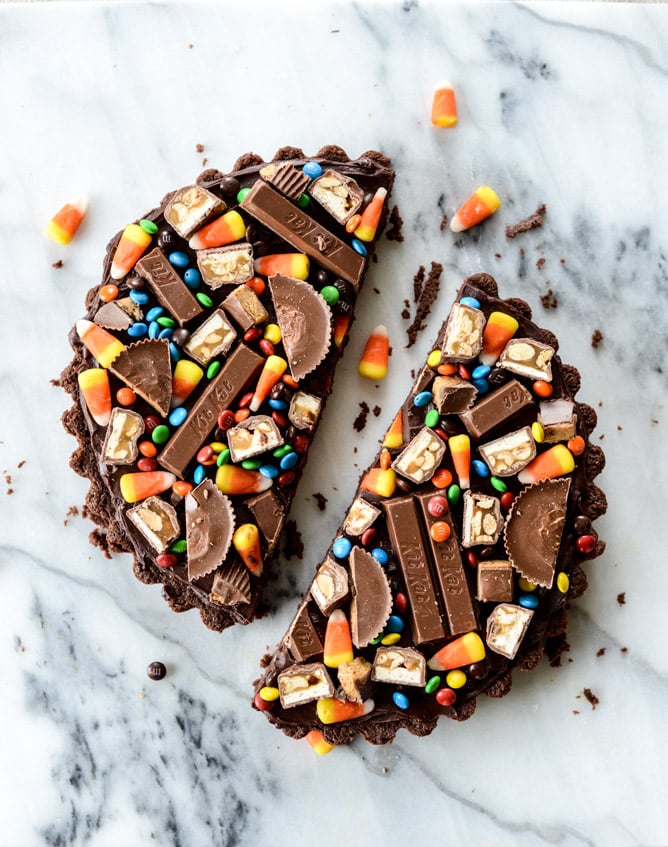 peanut butter nutella candy bar brownie I howsweeteats.com