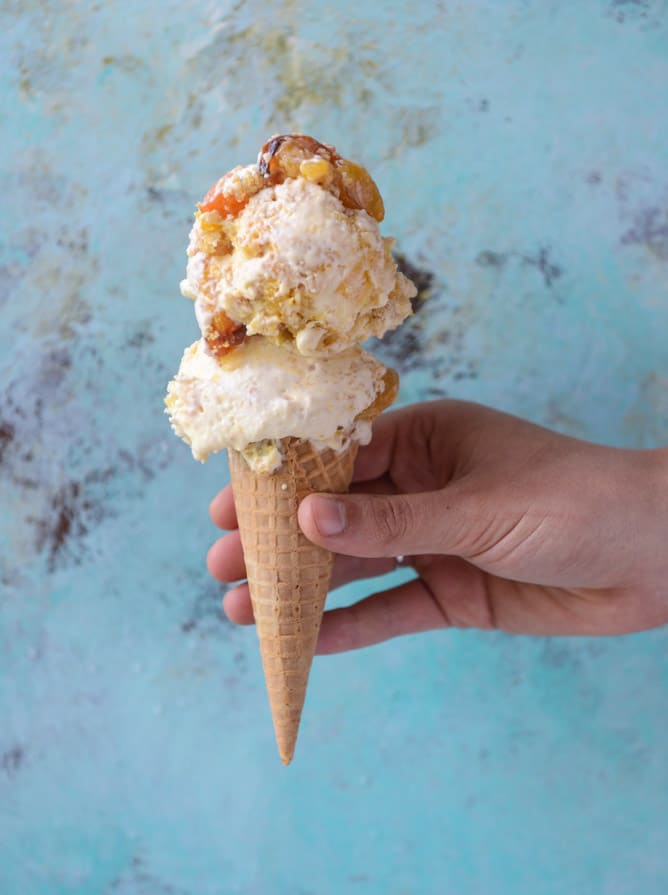no-churn sugar roasted peach pie ice cream I howsweeteats.com