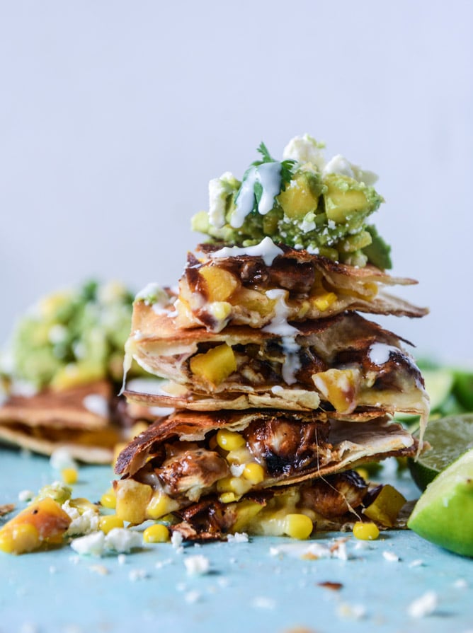honey glazed chicken quesadillas with peach guacamole by @howsweeteats (in partnership with pernod classic) I howsweeteats.com