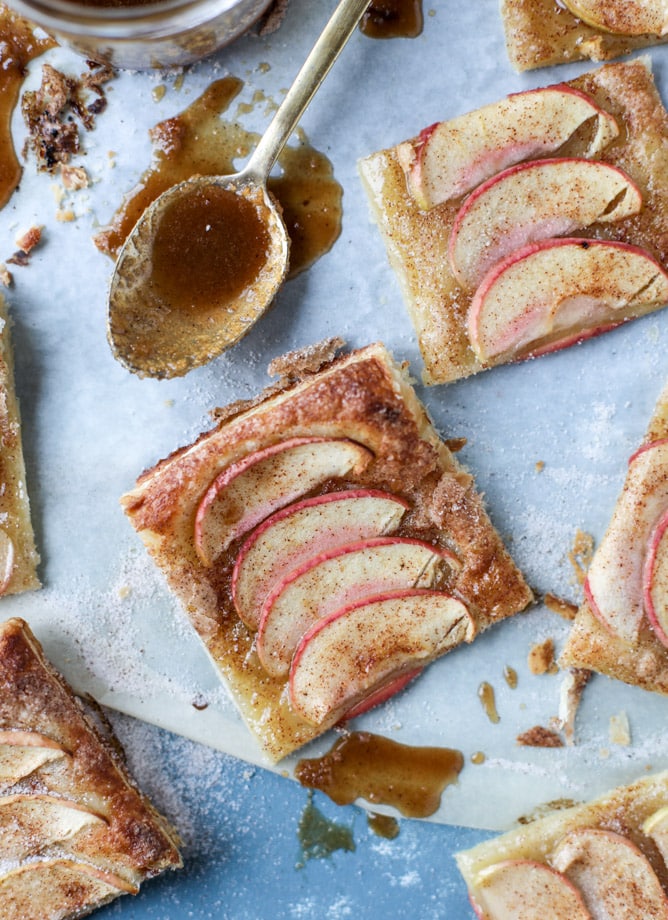 cinnamon sugar apple pie puff pastry I howsweeteats.com