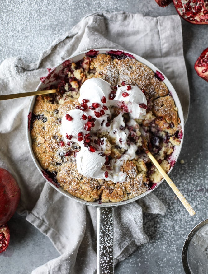 pomegranate vanilla skillet cobbler I howsweeteats.com