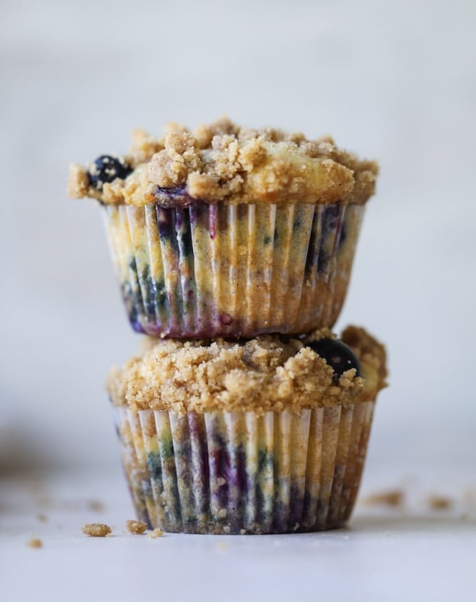 bursting blueberry coffee cake muffins I howsweeteats.com