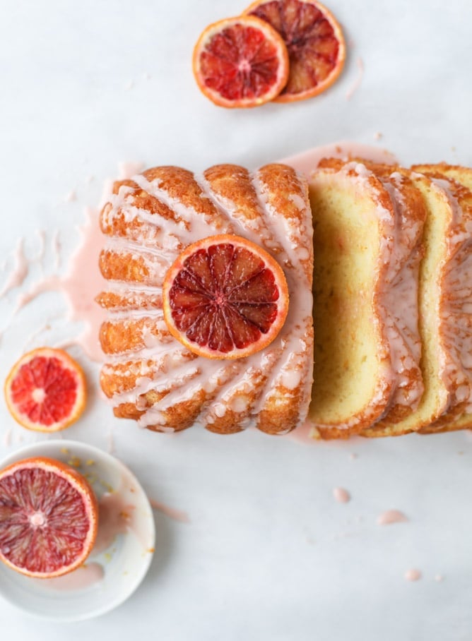 blood orange yogurt cake I howsweeteats.com #bloodorange #greekyogurt #yogurt #loafcake #cake #citrus