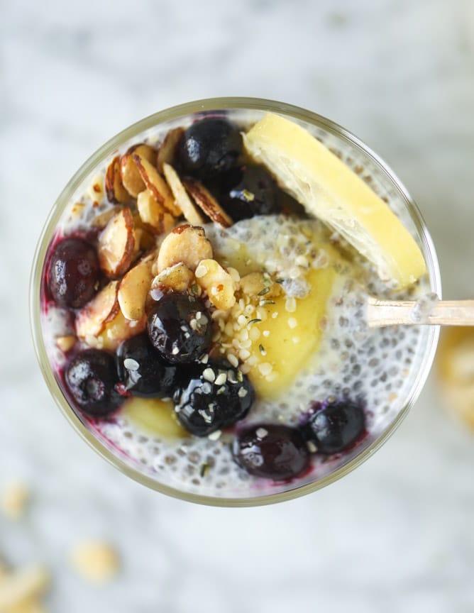 lemon curd chia pudding parfait I howsweeteats.com #lemon #lemoncurd #chiapudding #snack #healthy