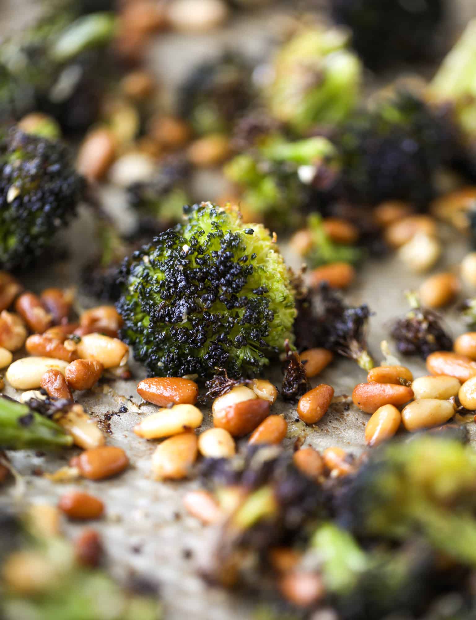 This parmesan roasted broccoli is irresistiable and will turn even the biggest broccoli haters into broccoli lovers! Major flavor in this roasted broccoli! I howsweeteats.com #parmesan #roastedbroccoli
