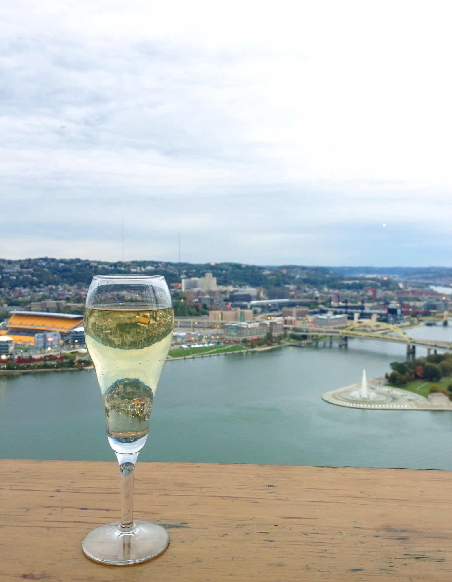 A guide to my favorites places to eat in Pittsburgh along with the best Pittsburgh restaurants. Everything from coffee to dinner! I howsweeteats.com #pittsburgh #restaurants