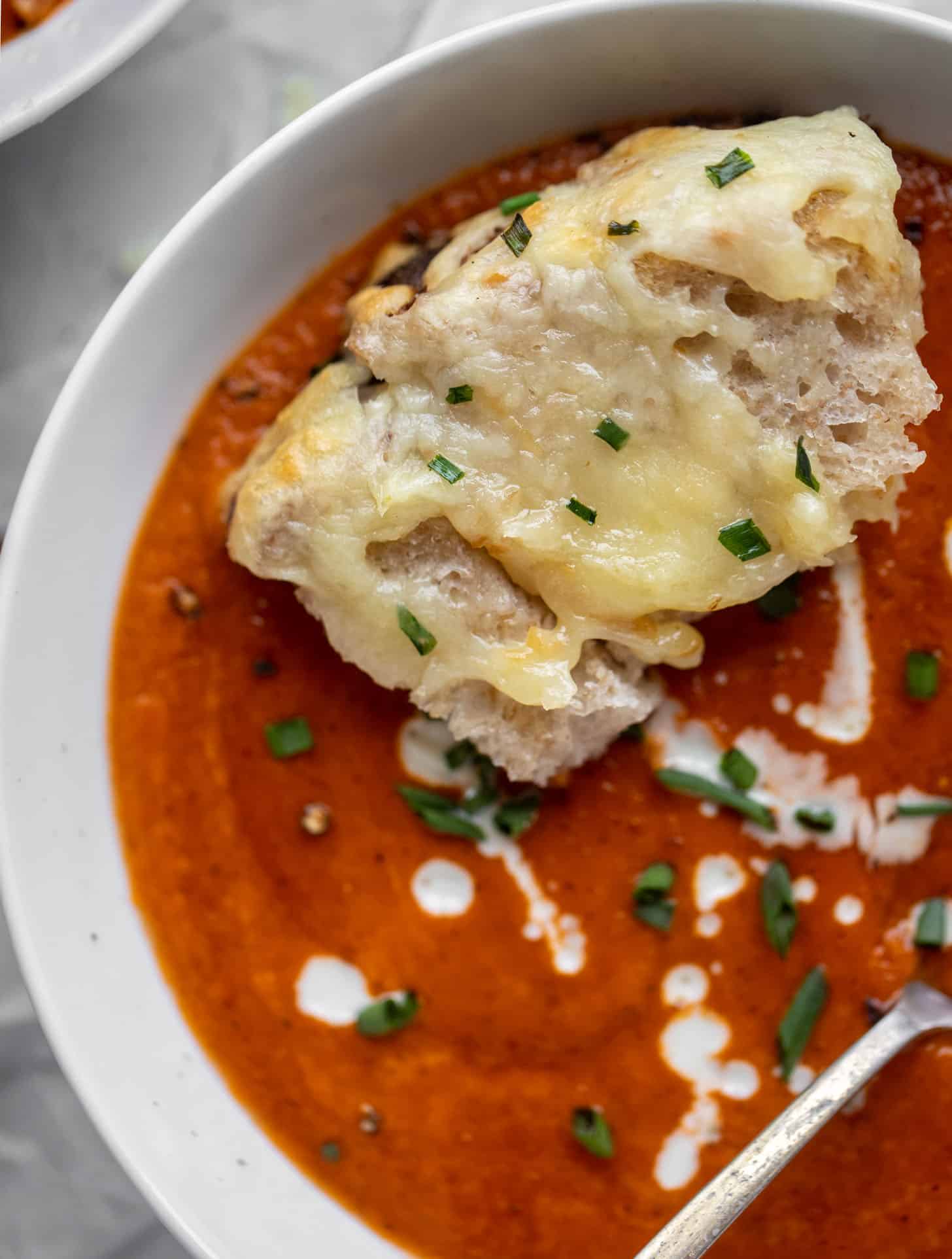 chipotle tomato soup with smoked cheddar pull apart bread