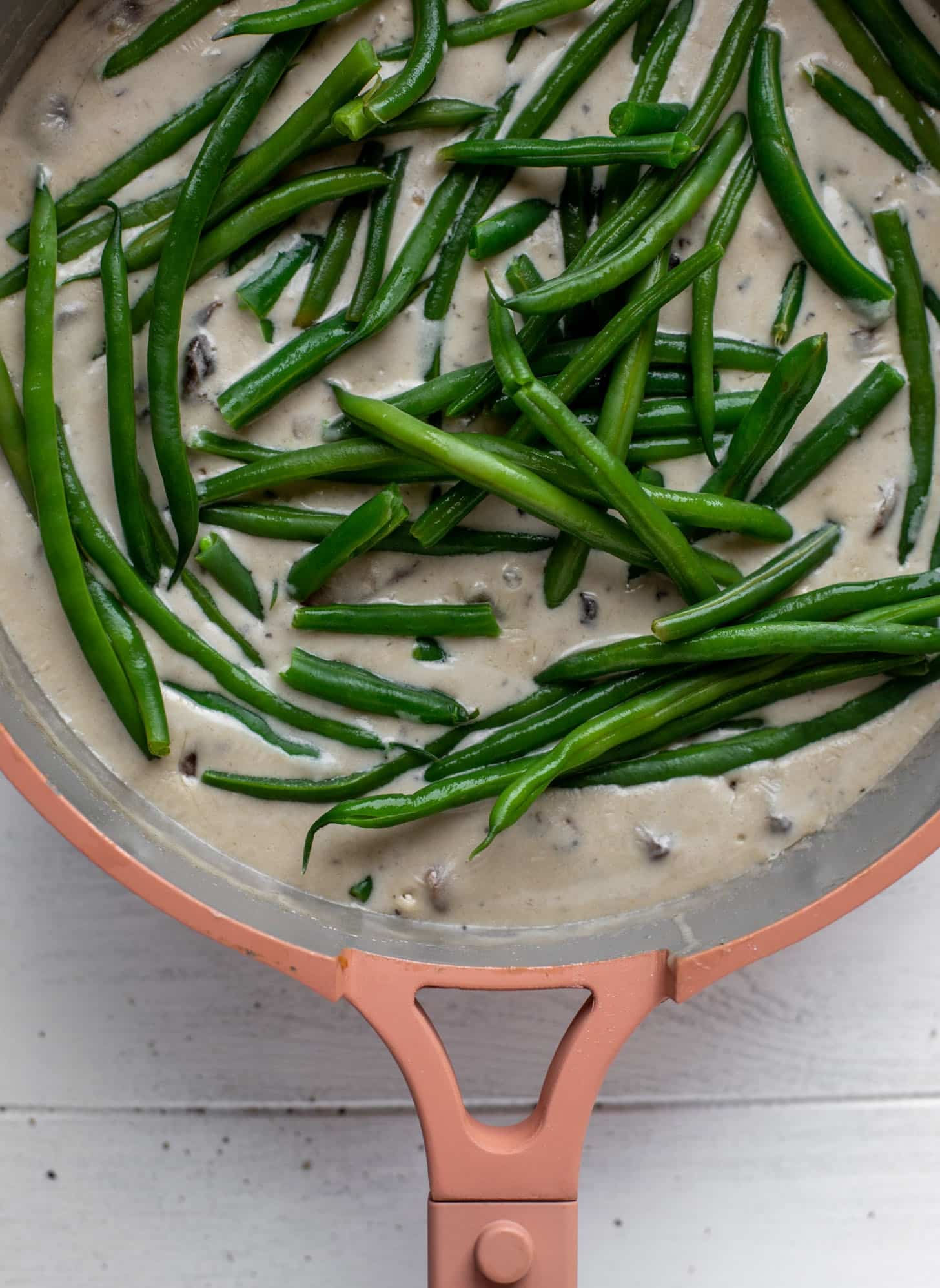 cream sauce with fresh green beans