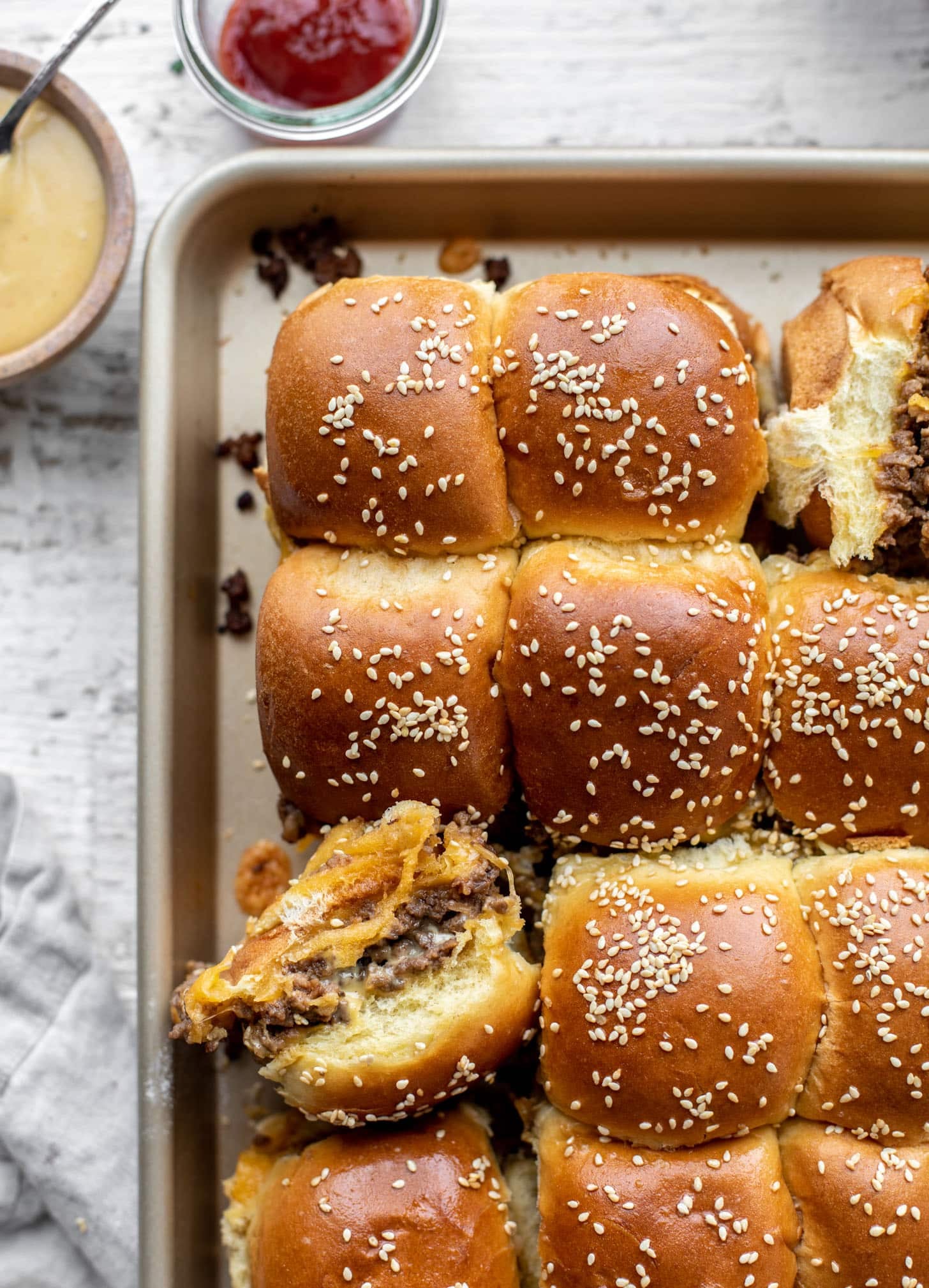 cheeseburger sliders with house sauce