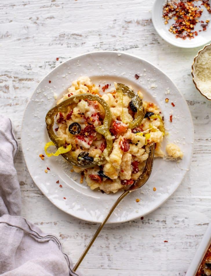 white pizza supreme mac and cheese