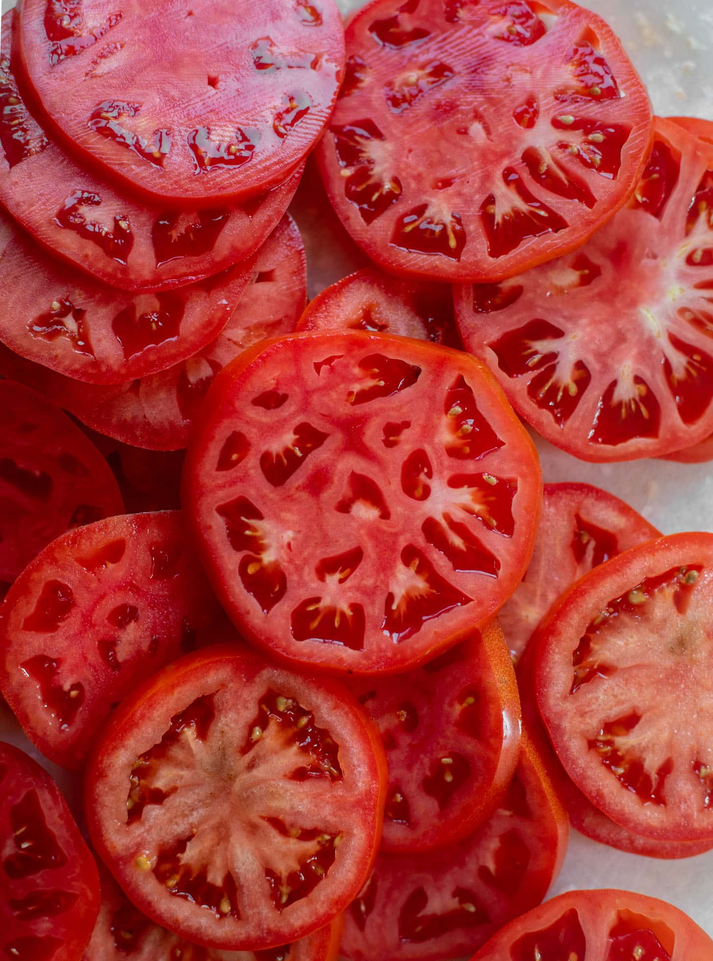 sliced sumemr tomatoes