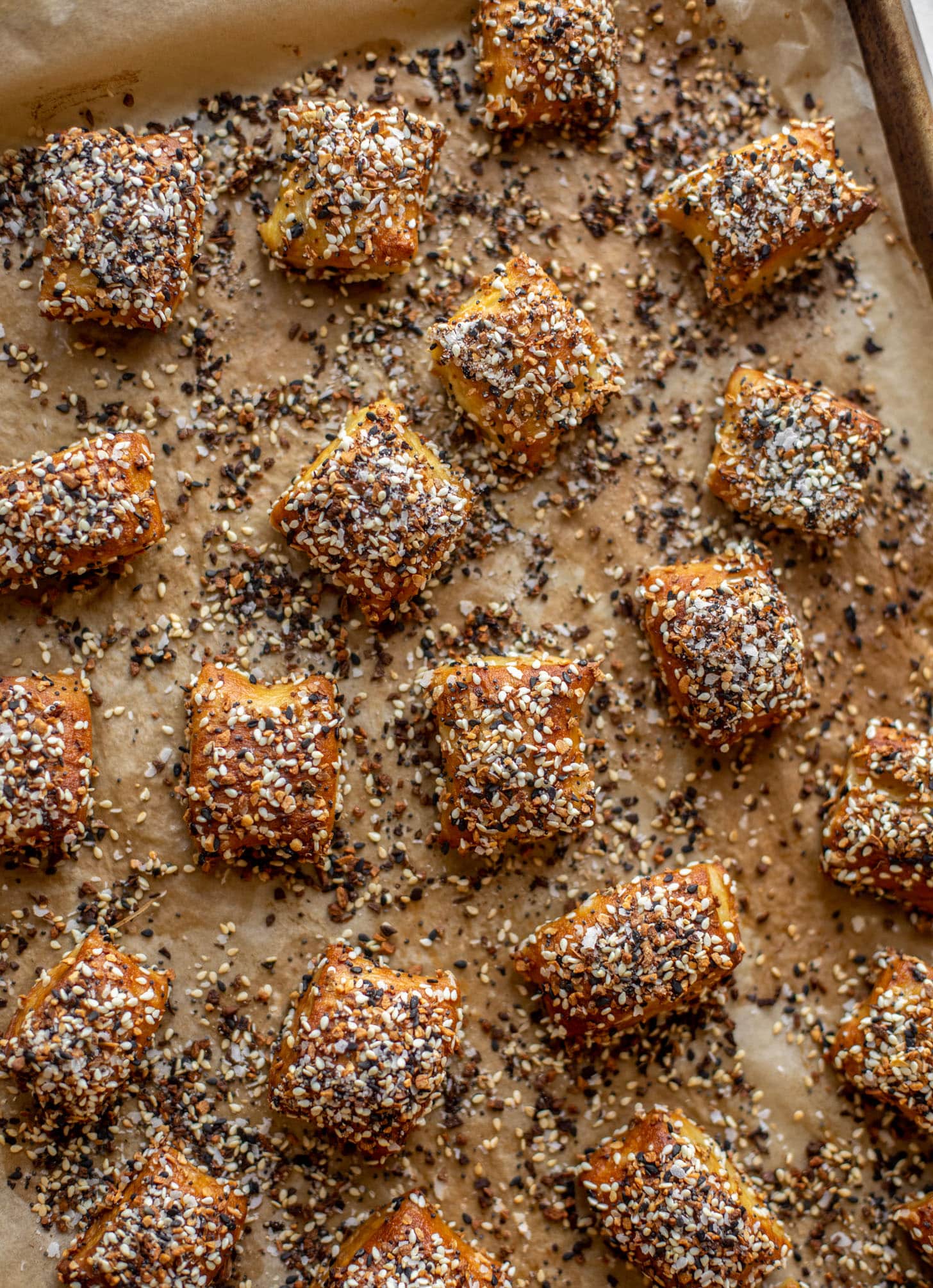 everything soft pretzel bites