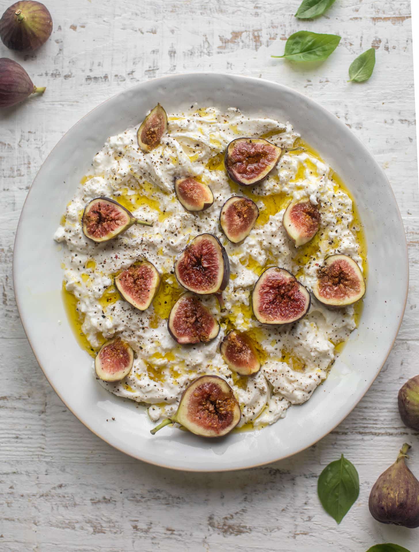 fresh figs with burrata and olive oil