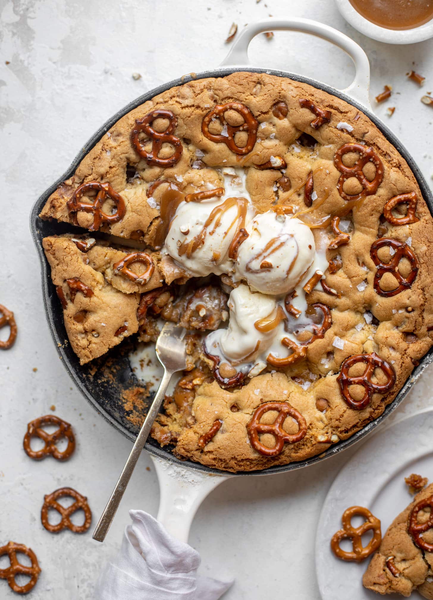caramel pretzel skillet cookie