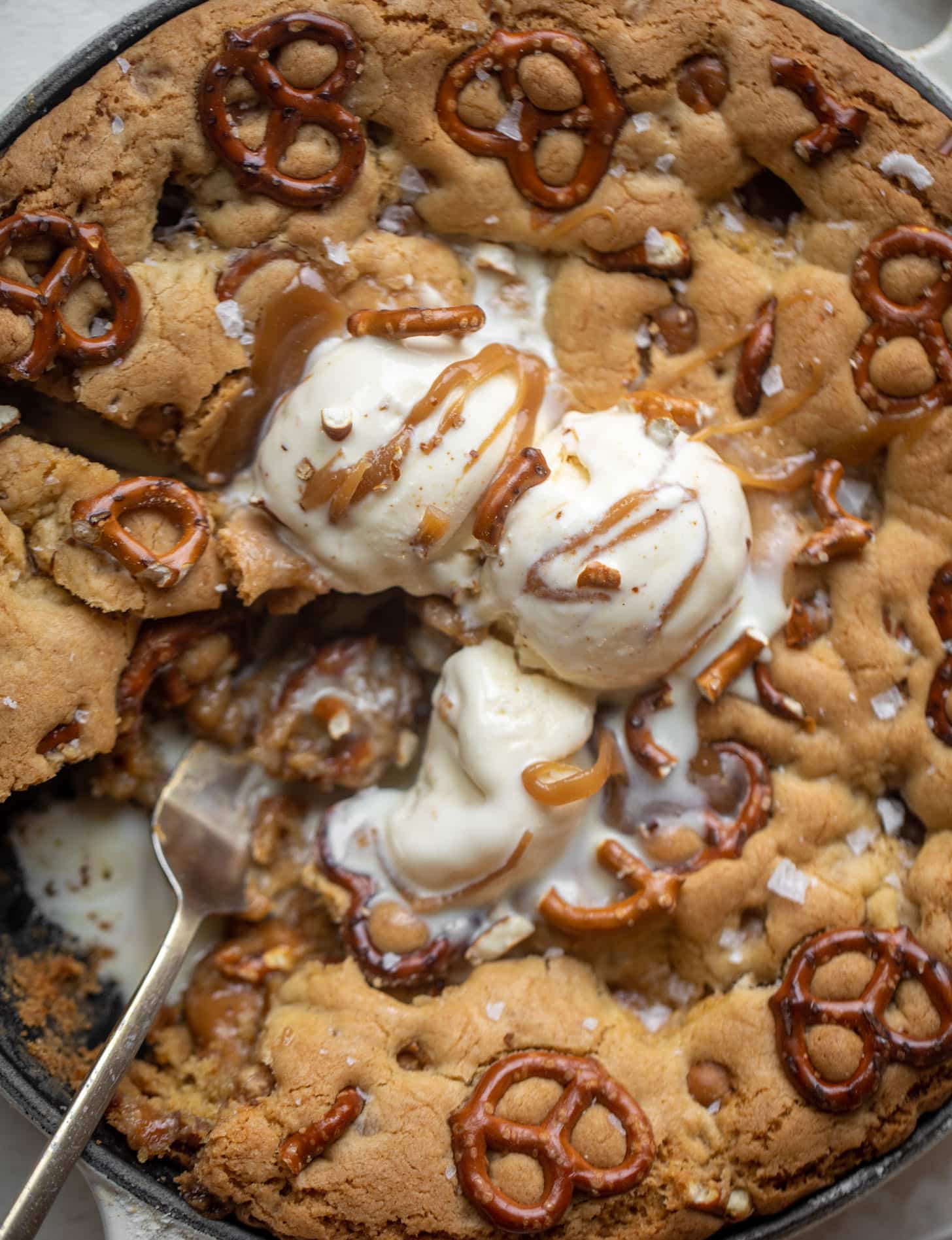 caramel pretzel skillet cookie