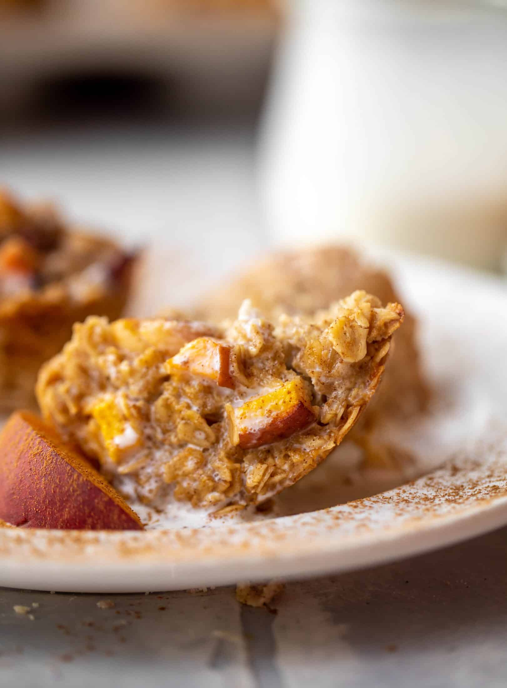 peaches and cream baked oatmeal cups