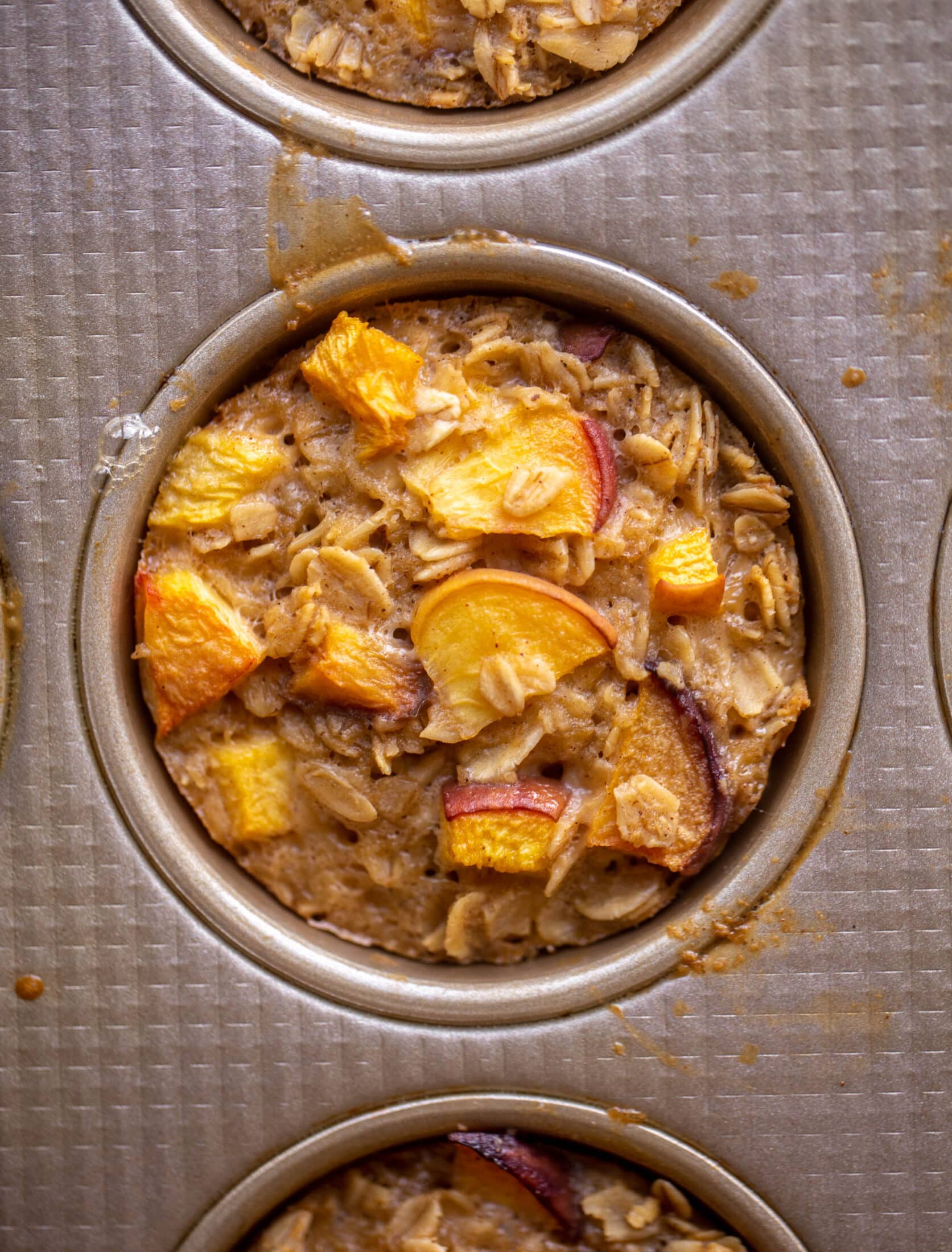 peaches and cream baked oatmeal cups