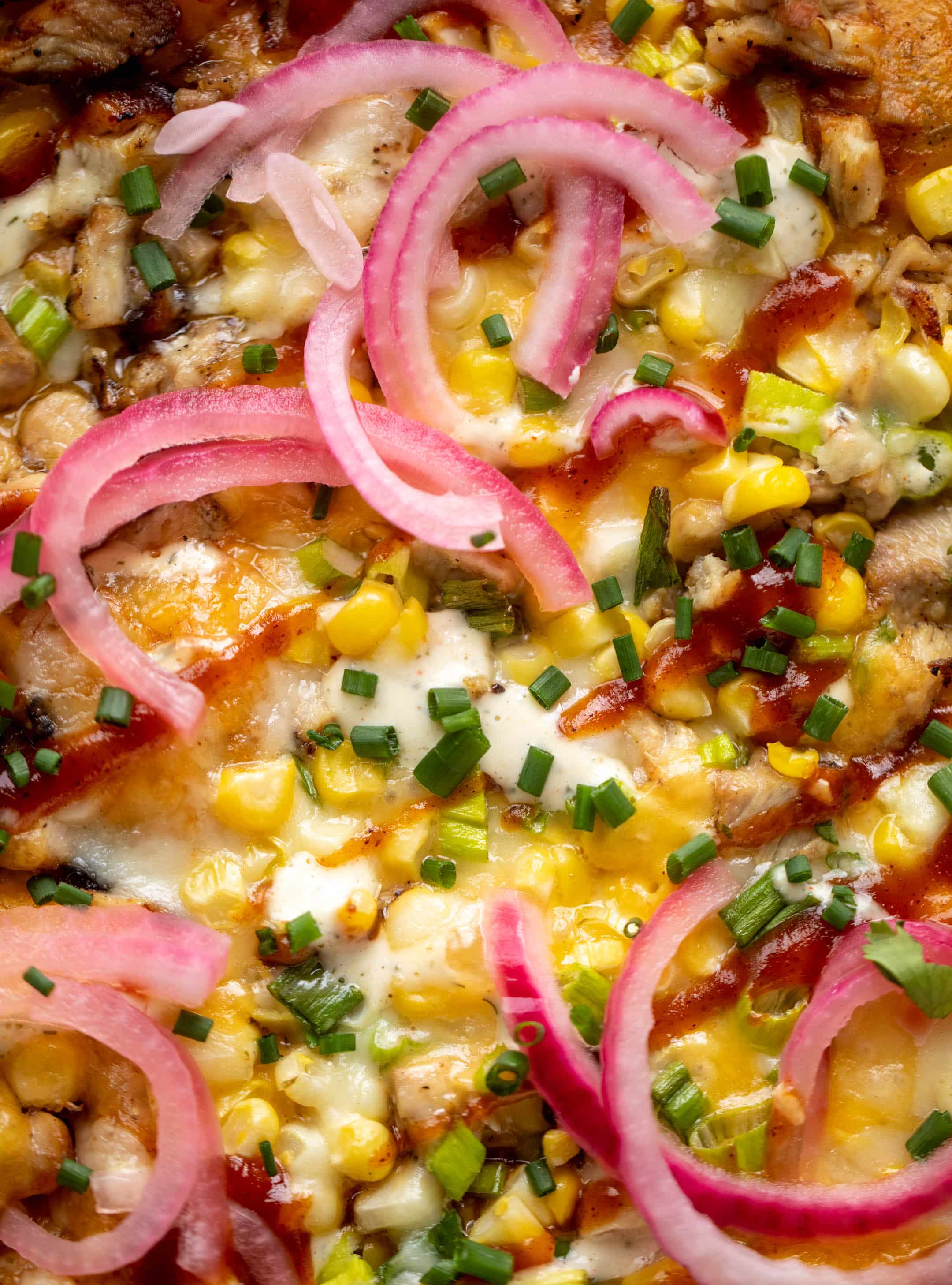 grilled summer BBQ chicken pizza