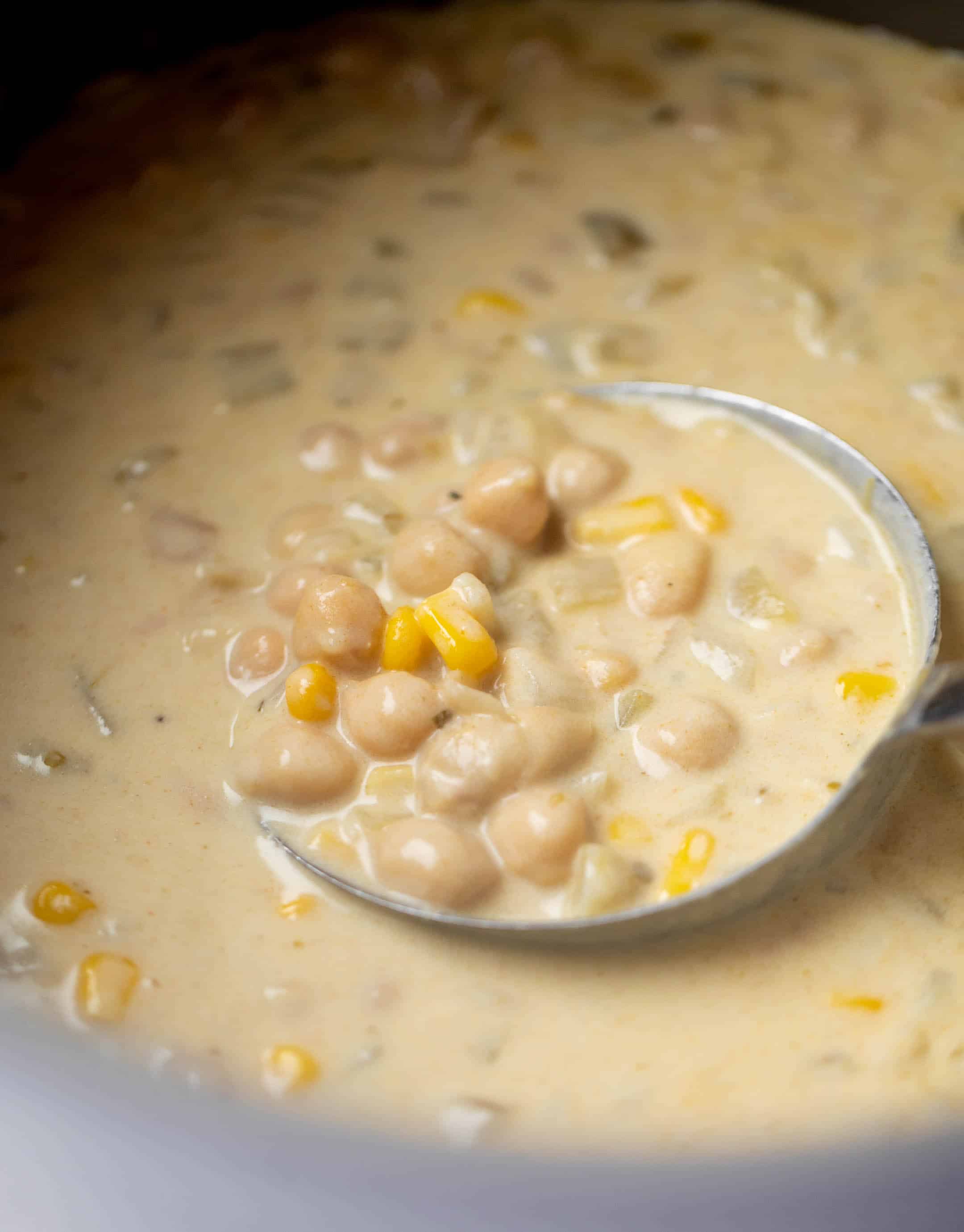 white chickpea chili