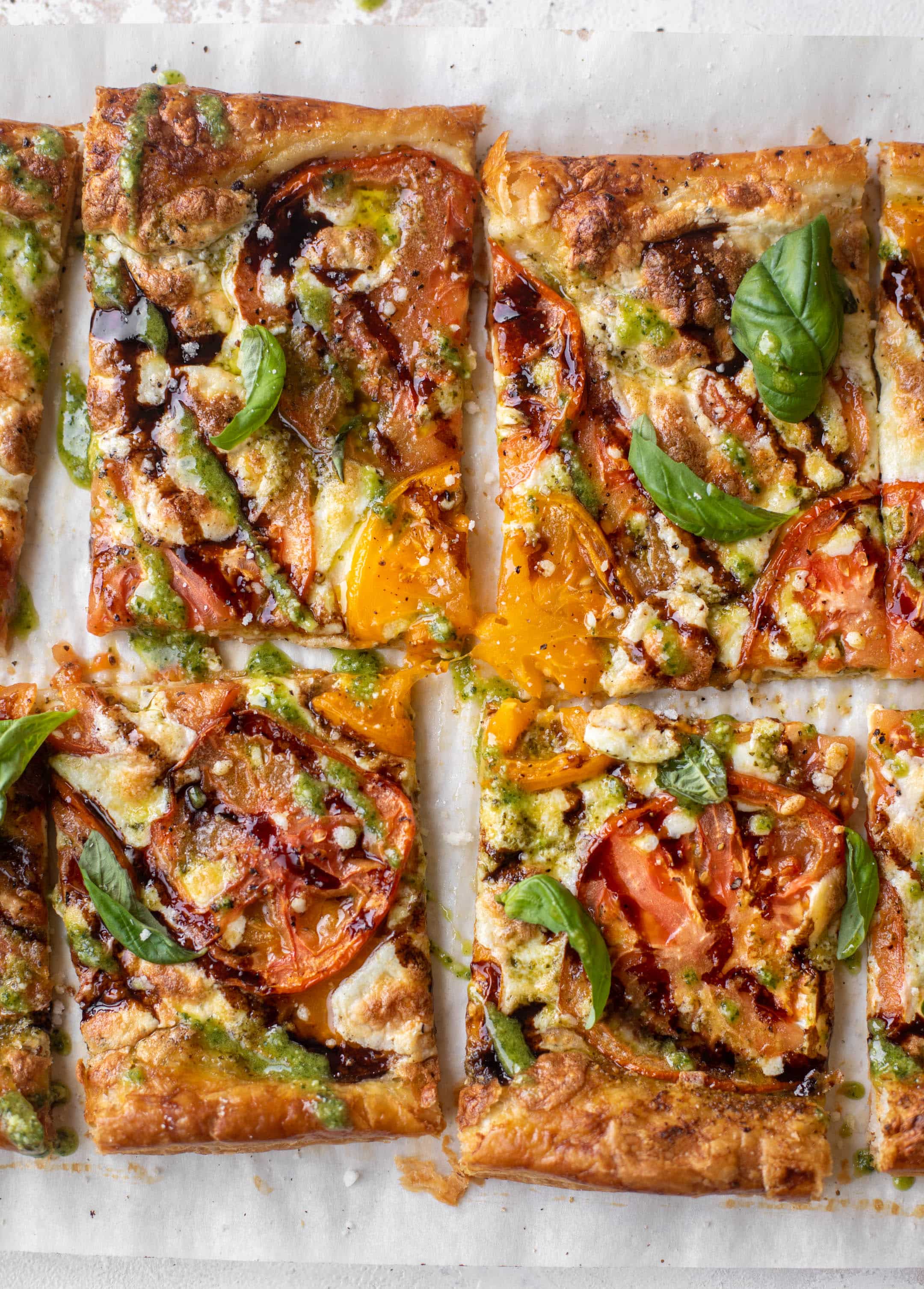 caprese puff pastry pizza