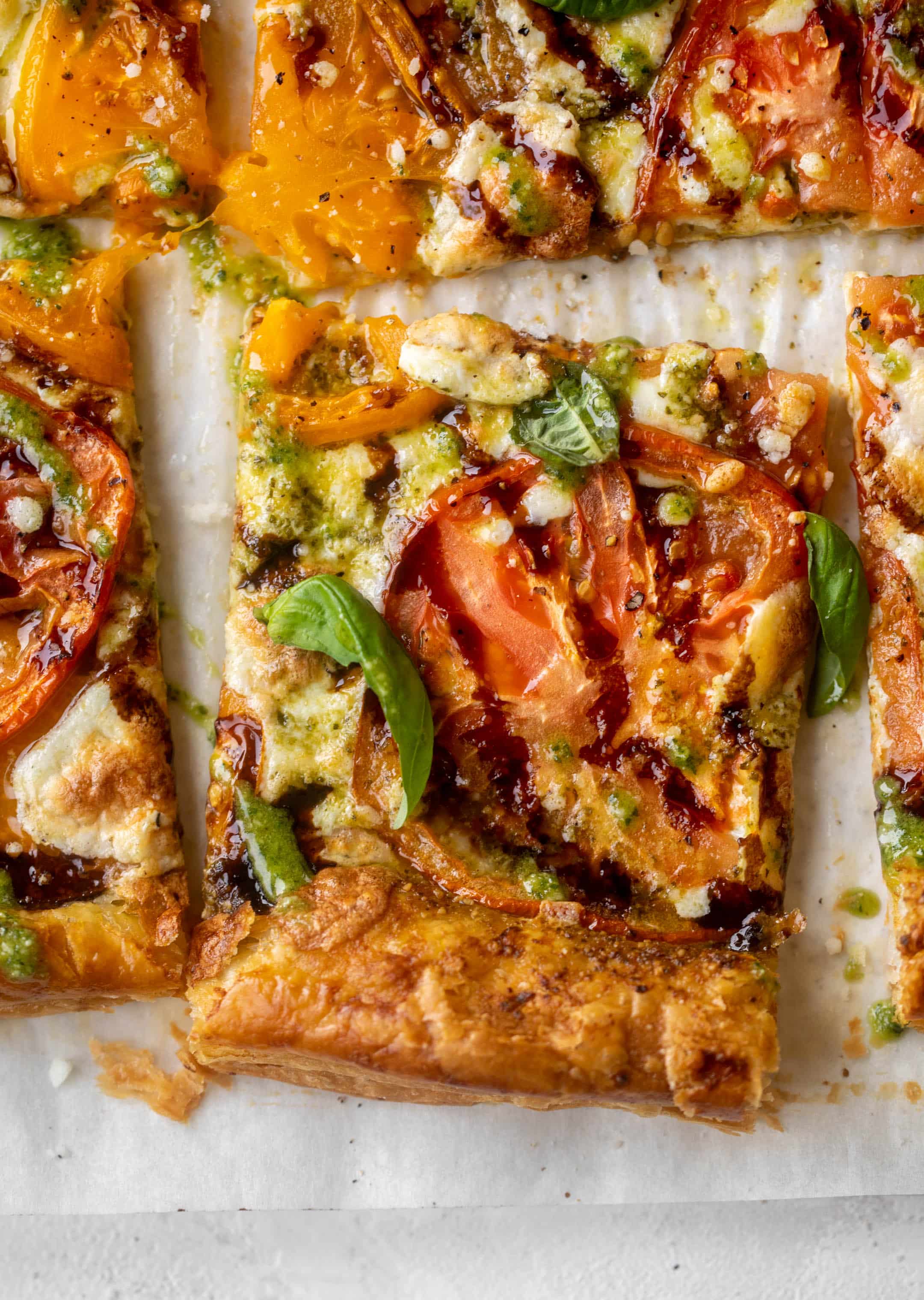 caprese puff pastry pizza
